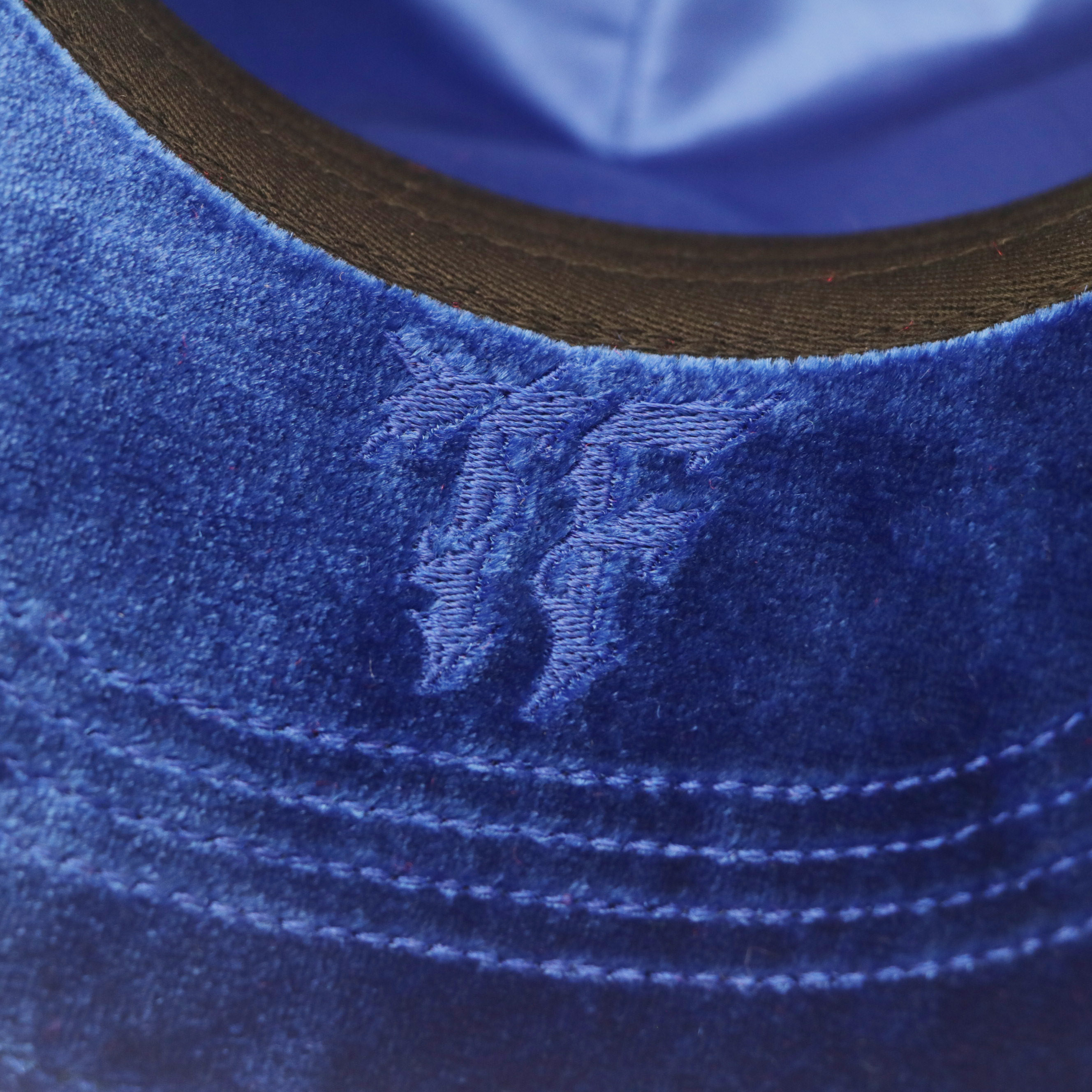 Fashion Velvet Baseball Cap Embossed Rose With Rhinestones Custom Bling Metal Logo Trucker Hat